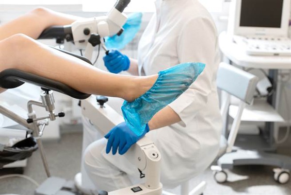tuân thủ lịch khám phụ khoa định kỳ ít nhất 6 tháng/lần