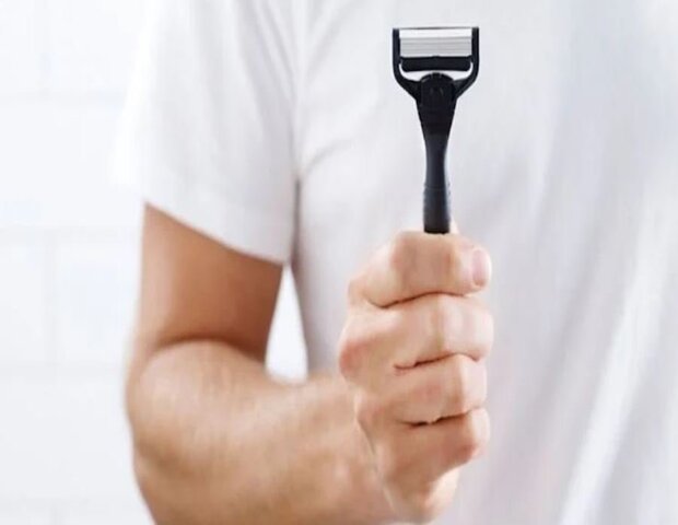 dương vật nổi mụn trắng li ti có thể là do việc cạo lông mu